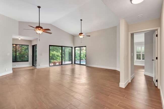 Building Photo - 7770 Villa Nova Dr