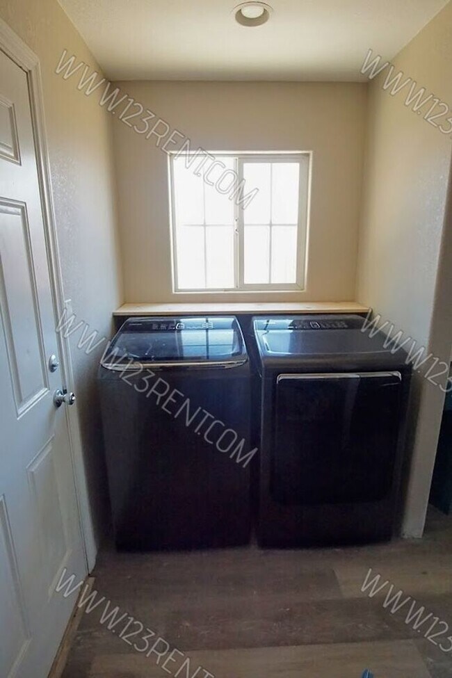 Building Photo - 3BD/ 2BTH SINGLE FAMILY HOME CALIFORNIA CITY