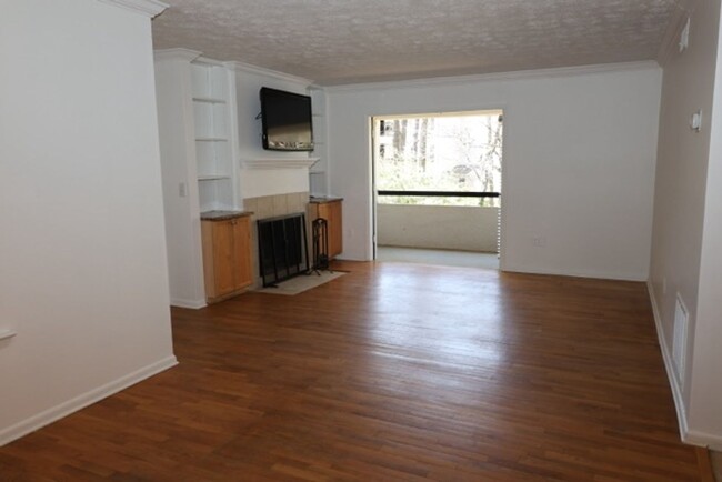 Building Photo - 2 bed 2 Baths Condominium-Rent (*2nd Month...