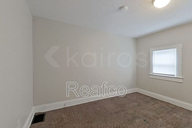Building Photo - 966 Oakwood Ave