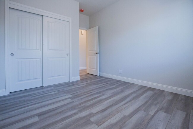 Building Photo - Beautiful 4 bed, 2 bath home AVAILABLE for...