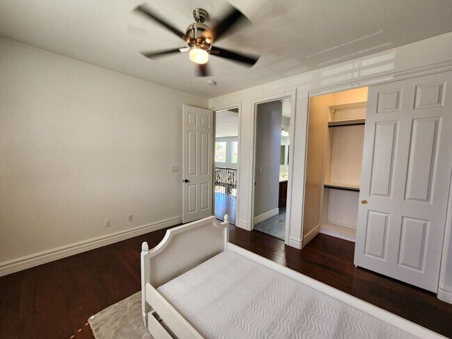 Building Photo - Beautifully Upgraded Southern Highlands Ga...