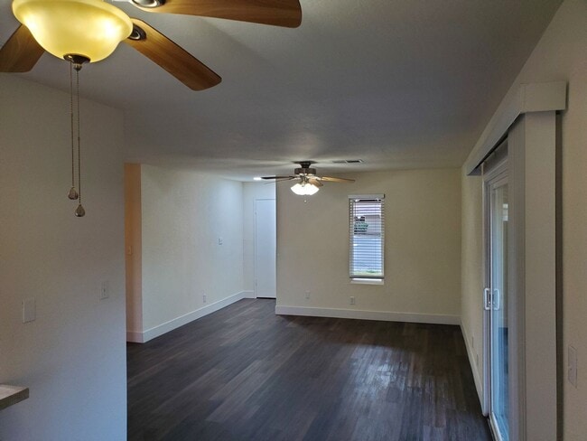 Building Photo - Beautiful 3 bedroom, 2 bath condo for rent...
