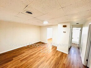 Building Photo - 586 Withrow Rd