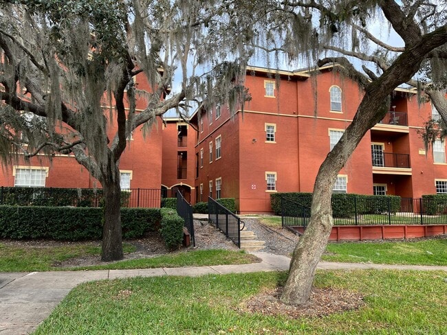 Building Photo - Spacious 1 Bedroom Ground Floor Condo