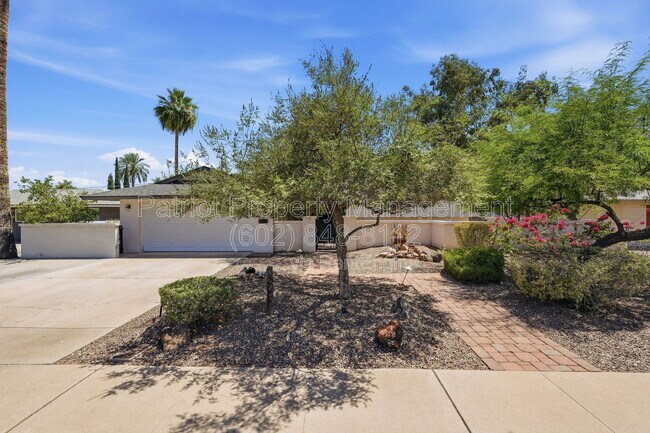 Building Photo - 207 E El Caminito Dr