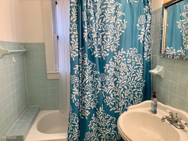 Building Photo - 2106 Surrey Rd