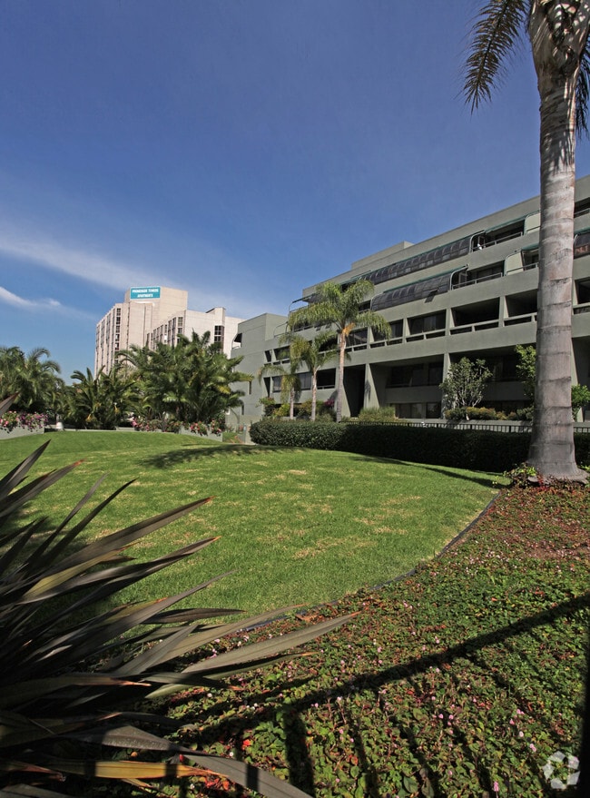 Building Photo - Promenade West