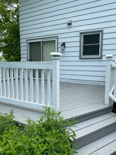 Deck - 525 Forest Ct
