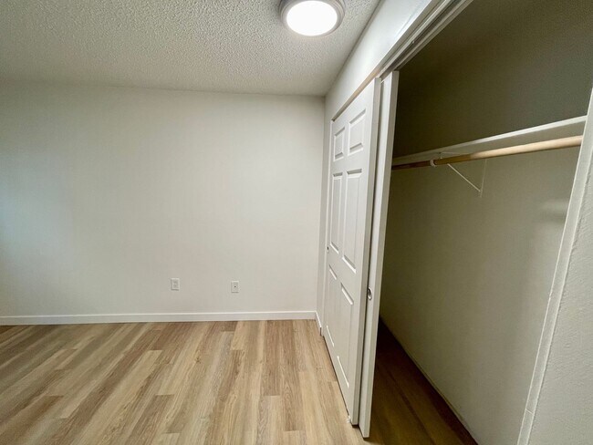 Building Photo - DESIRABLE MILLWOOD NEIGHBORHOOD ON TREE LI...