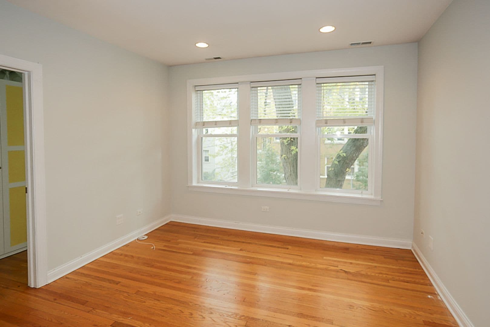 Building Photo - 3810 N Marshfield Ave