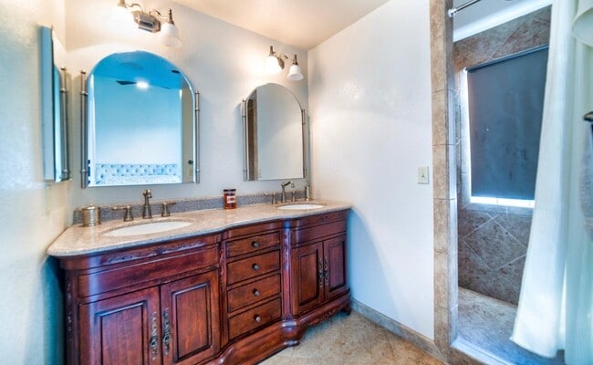 Building Photo - 3293 Woedee Dr