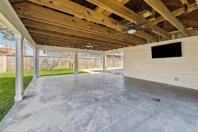 Building Photo - 6649 Fairfield St