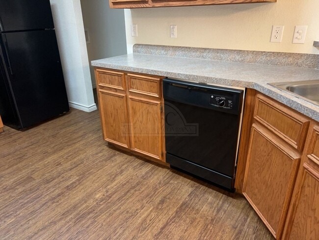 Building Photo - 1500 Justin Lp