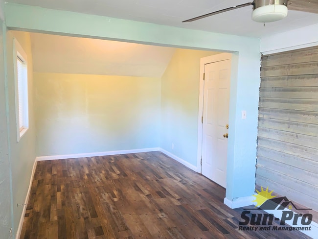 Building Photo - 136 W Pine Bluff St