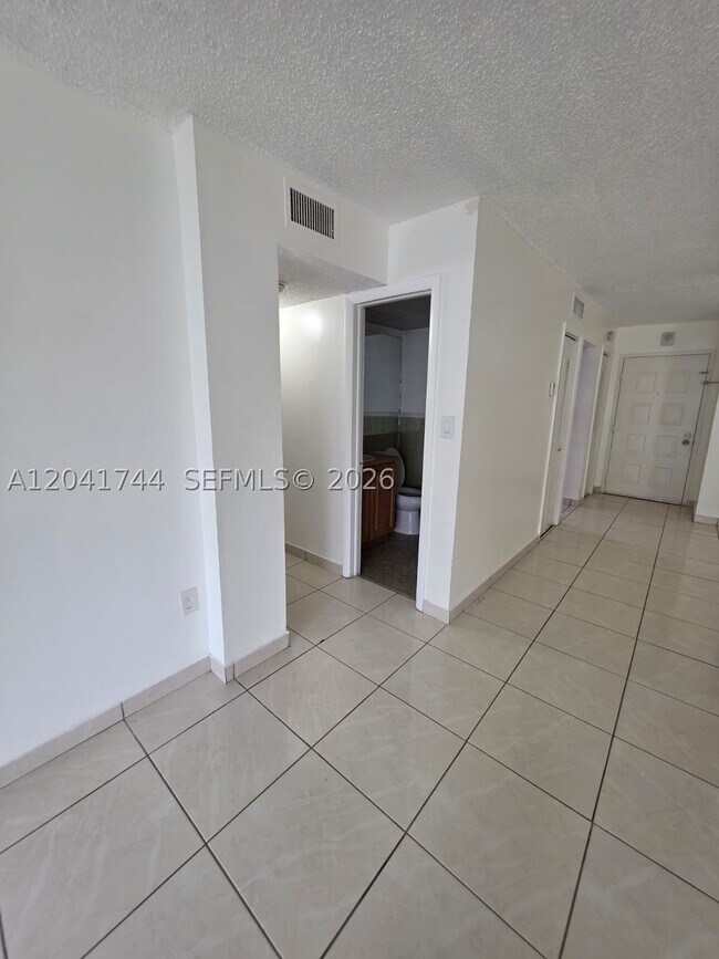 Building Photo - 6930 Miami Gardens Dr