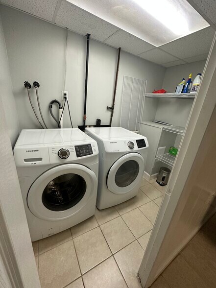 Building Photo - 65 Sherry Ave