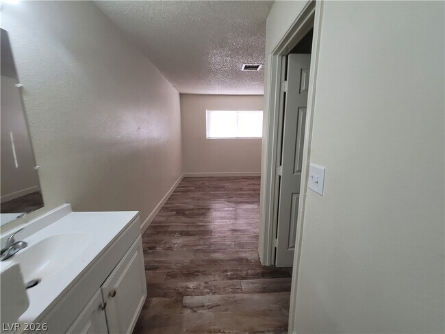 Building Photo - 5126 Golden Ln