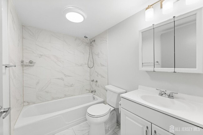 Building Photo - 3226 Sayre Dr