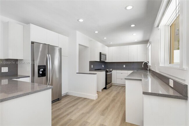 Building Photo - 330 Coconut Isle Dr