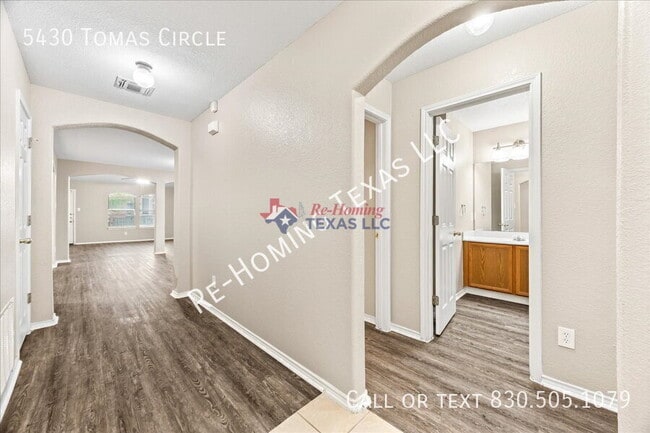 Building Photo - 5430 Tomas Cir.