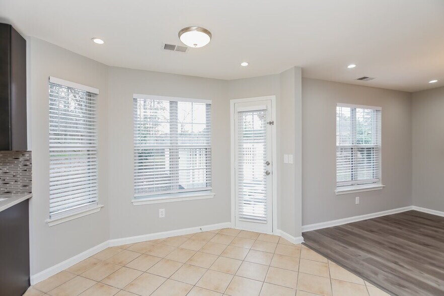 Building Photo - 4040 Brookfield Way