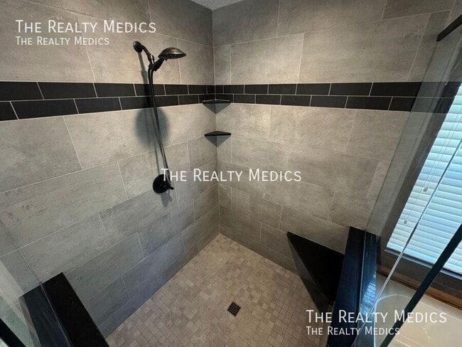 Building Photo - 2938 Daybreak Dr