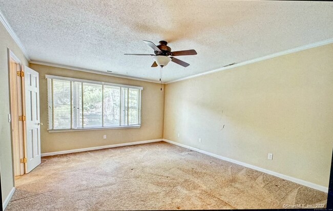 Building Photo - 136 Tunxis Village