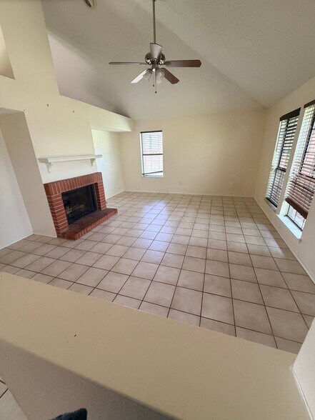 Building Photo - 1311 Petunia Dr
