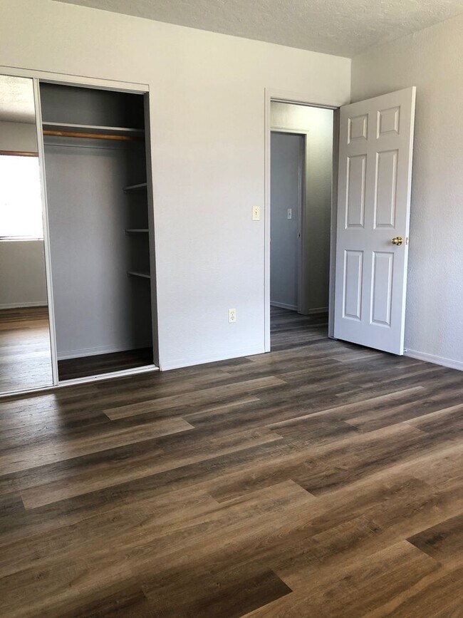 Building Photo - 3523 N Dale Dr
