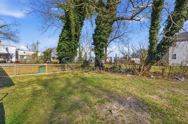 Building Photo - 319 Britton St