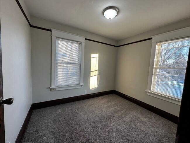 Building Photo - 1608-1610 12th Ave Moline, IL