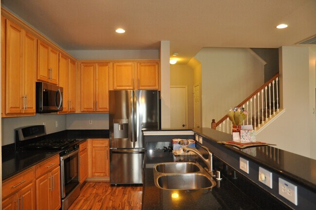 Building Photo - 16018 Limestone Lake Dr