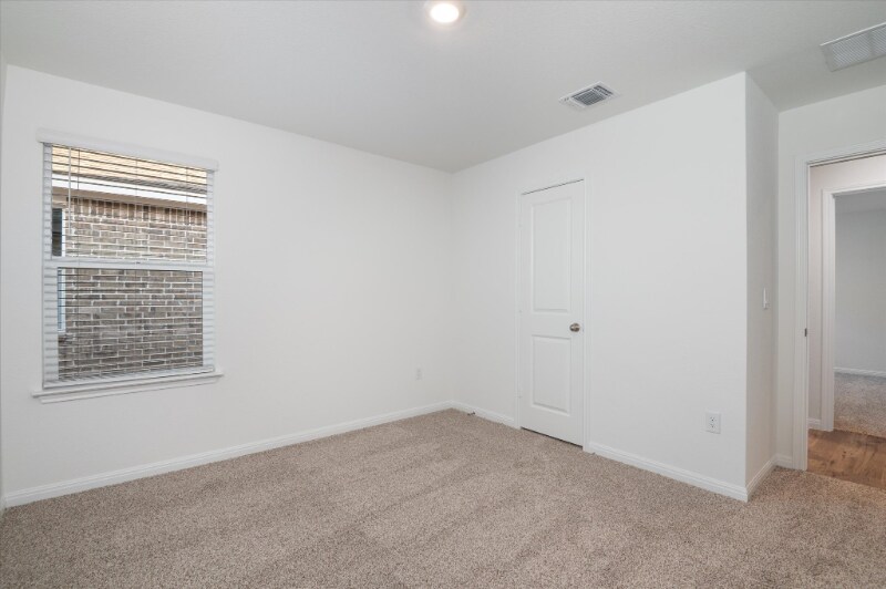 Building Photo - 1936 Lazy Acres St