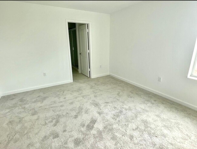 Building Photo - 4518 Dow Ln