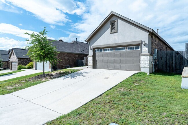 Building Photo - 838 Pepperbark Loop