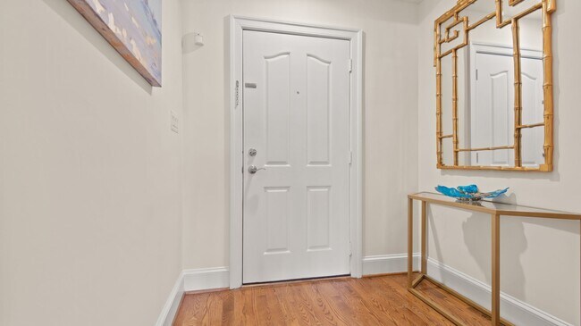 Building Photo - Waterfront living in the heart of Canton!