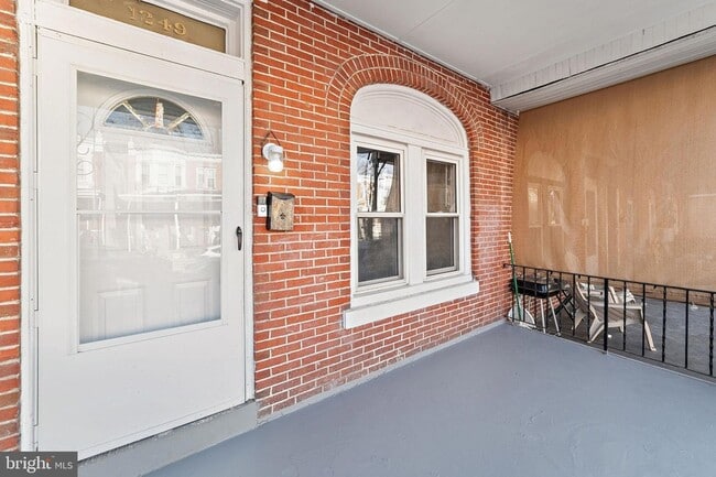 Building Photo - 1249 Kenwood Ave