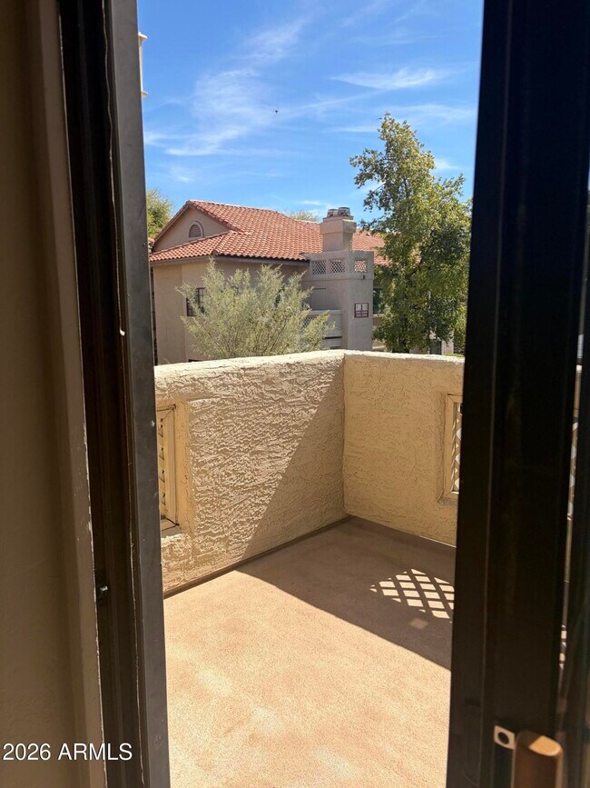 Building Photo - 930 N Mesa Dr