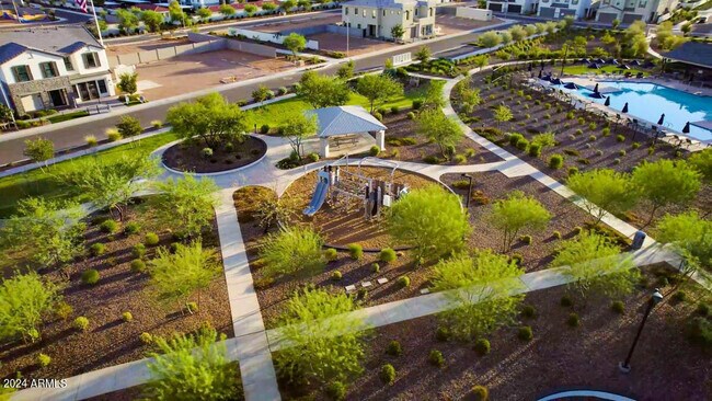 Building Photo - 4853 E St John Rd