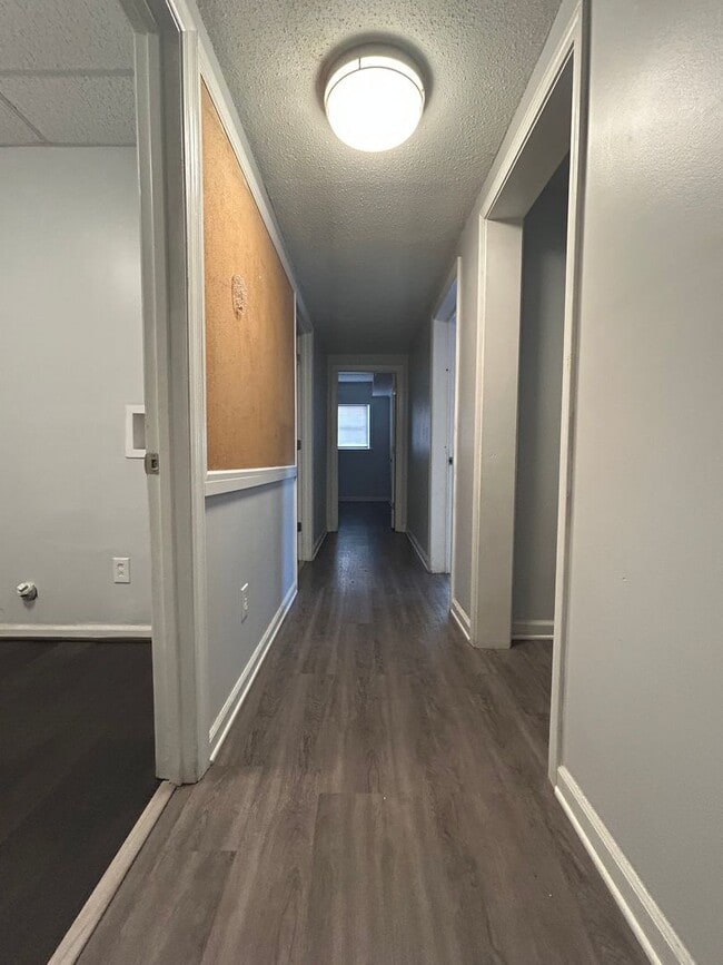 Building Photo - Large 4 bedroom 3 bathroom house in the he...