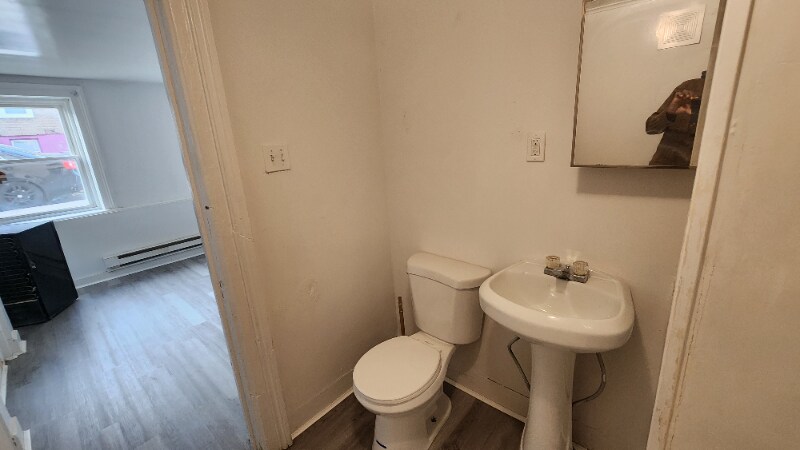 Building Photo - 52 Clinton St