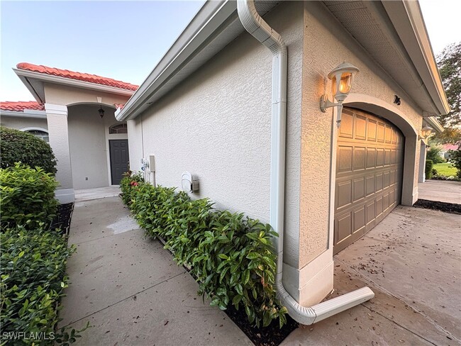 Building Photo - 2045 Crestview Way