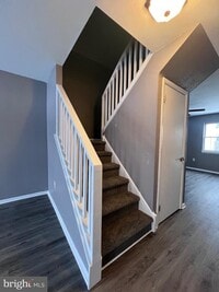 Building Photo - 120 Hopkins Ct