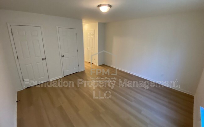 Building Photo - 3966 Battlefield Dr