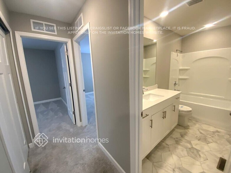 Building Photo - 16700 Dunkirk Cir N