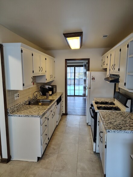 Building Photo - 2 Stanwood Ct