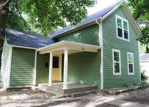 Building Photo - Recently Remodeled 3 Bedroom Farm Style Home!
