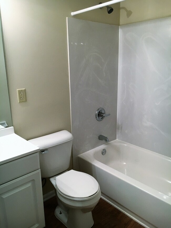 Building Photo - **3-BEDROOM/2-BATH RANCH W/ 2-CAR GARAGE!**