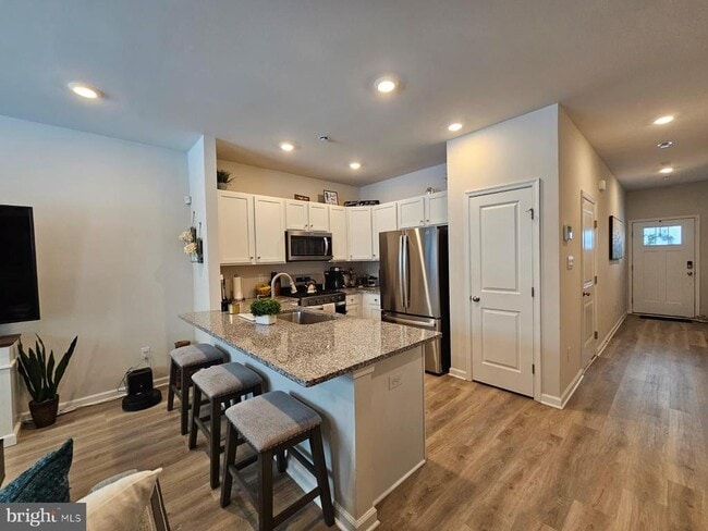 Building Photo - 33 Alexander Wy